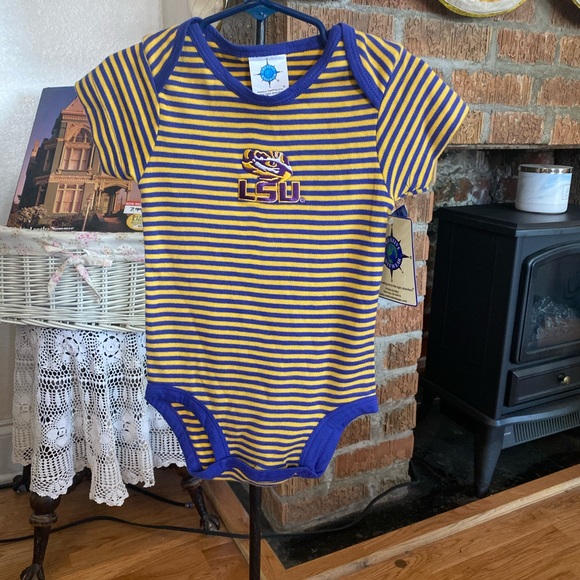 NWT CREATIVE KNITWEAR LSU TIGER ONESIE SIZE 6-9 months - Picture 7 of 16